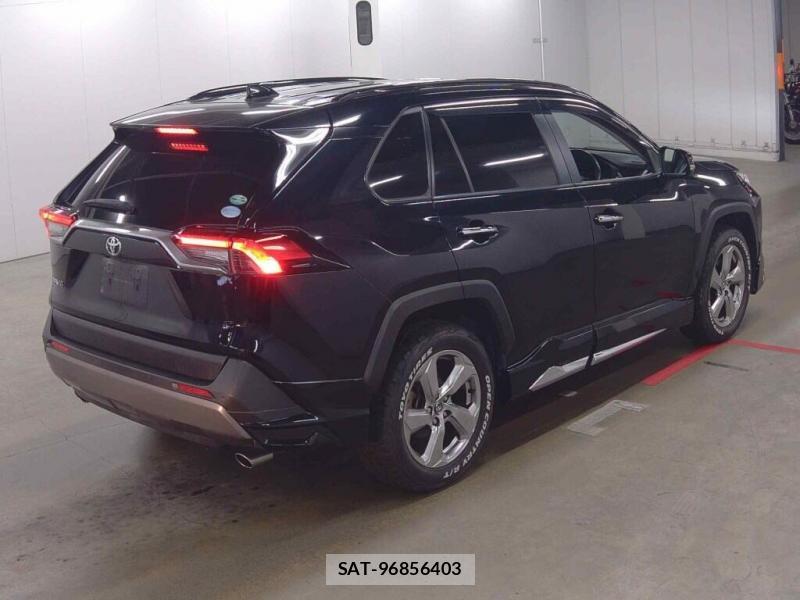 Toyota RAV4 2019-04 7648104-1