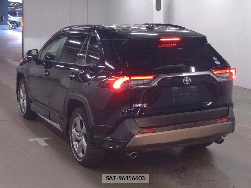 Toyota RAV4 2019-04 7648104-2