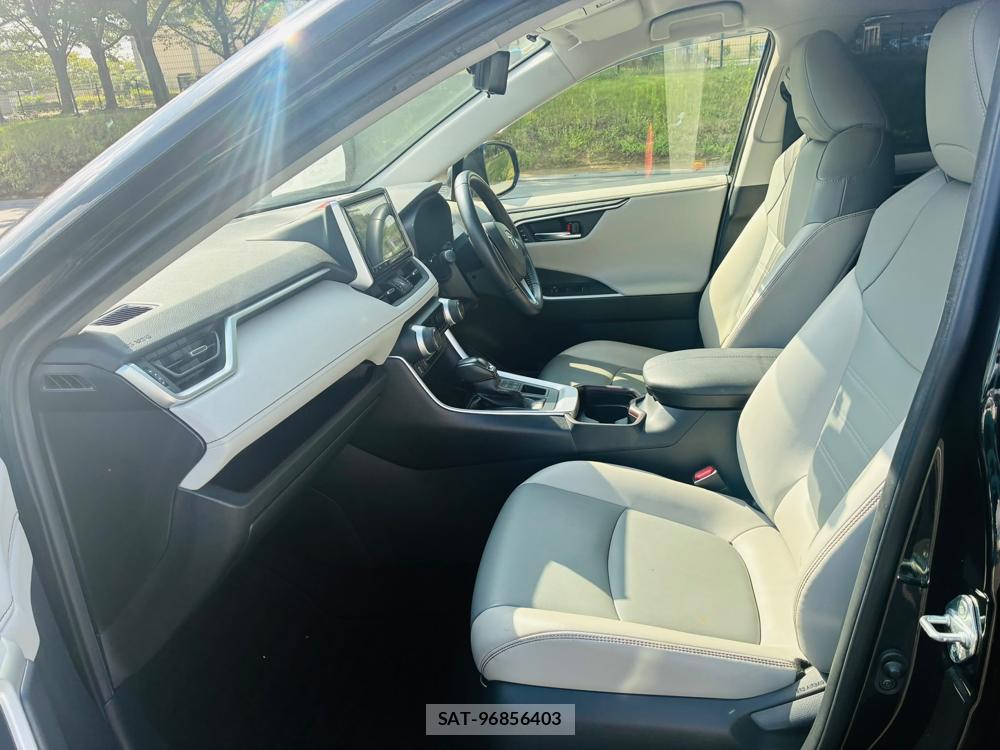 Toyota RAV4 2019-04 7648104-10