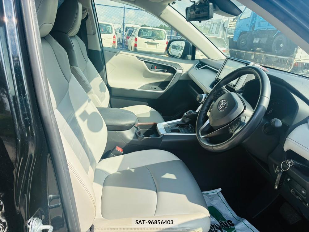 Toyota RAV4 2019-04 7648104-11