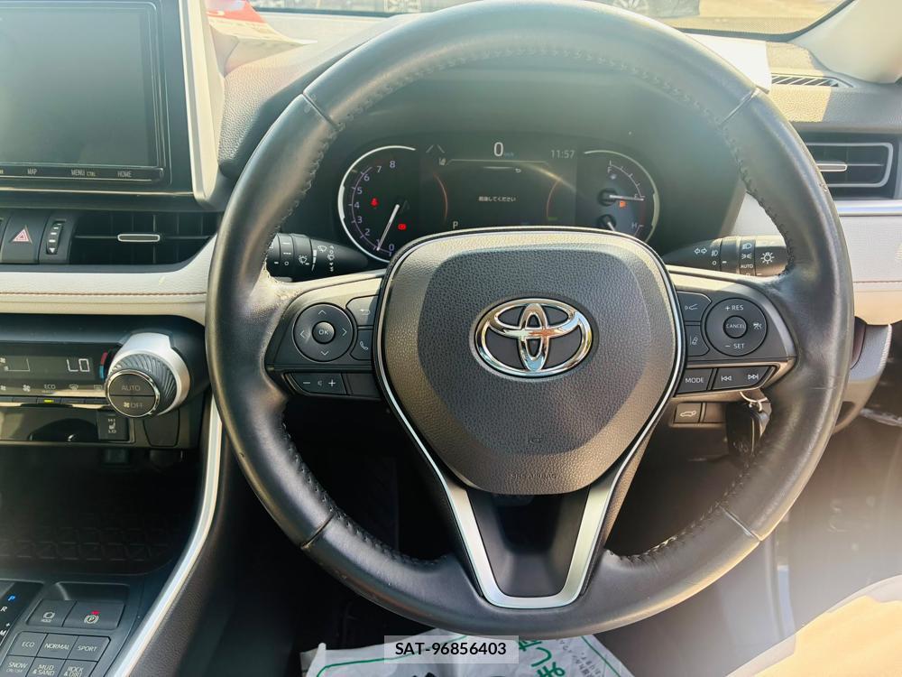 Toyota RAV4 2019-04 7648104-14