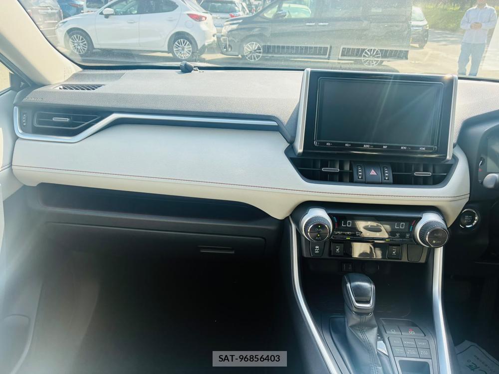 Toyota RAV4 2019-04 7648104-16