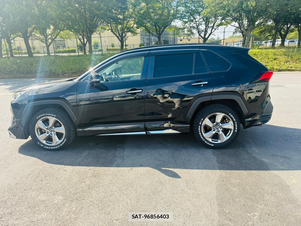 Toyota RAV4 2019-04 7648104-1