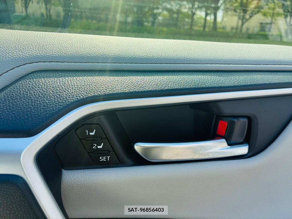 Toyota RAV4 2019-04 7648104-19
