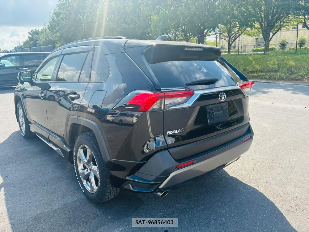 Toyota RAV4 2019-04 7648104-2