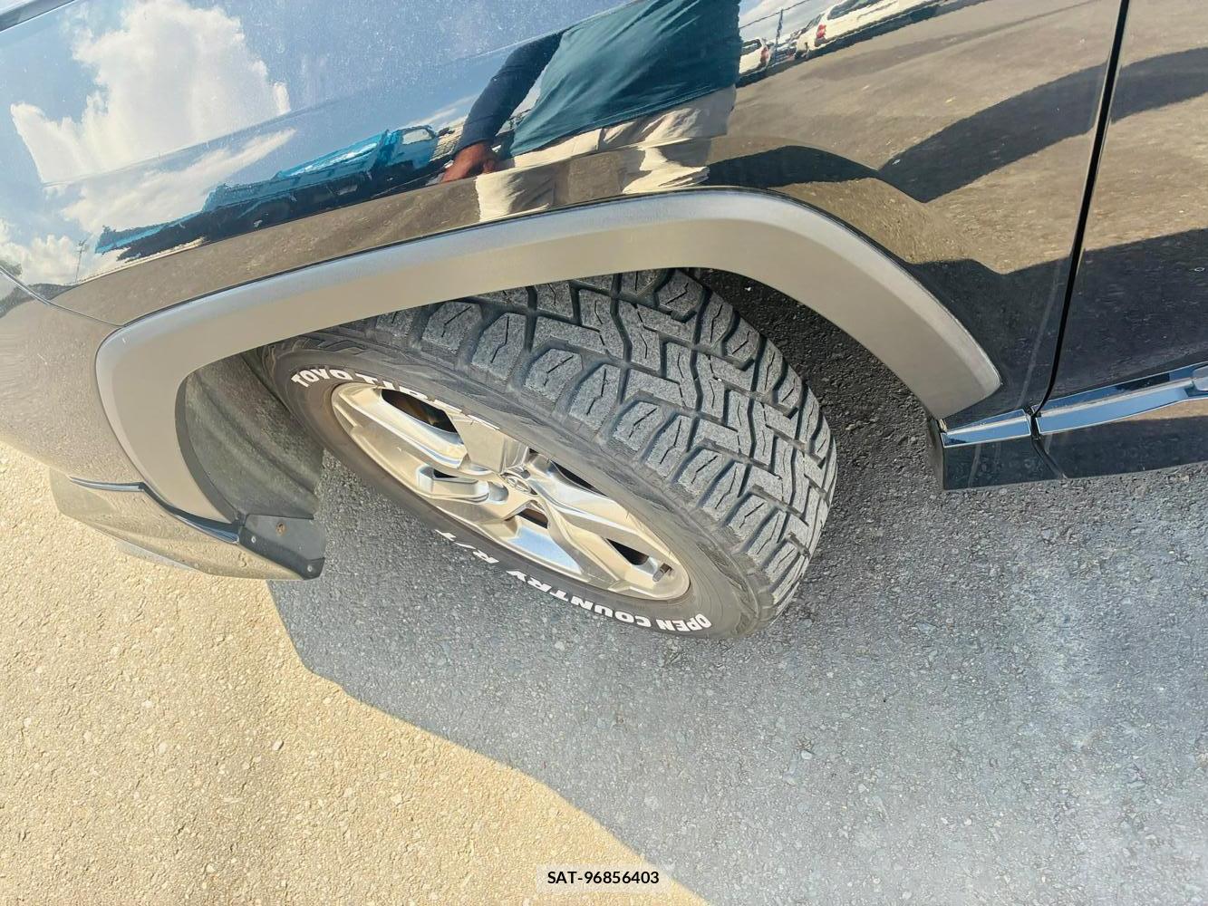 Toyota RAV4 2019-04 7648104-30