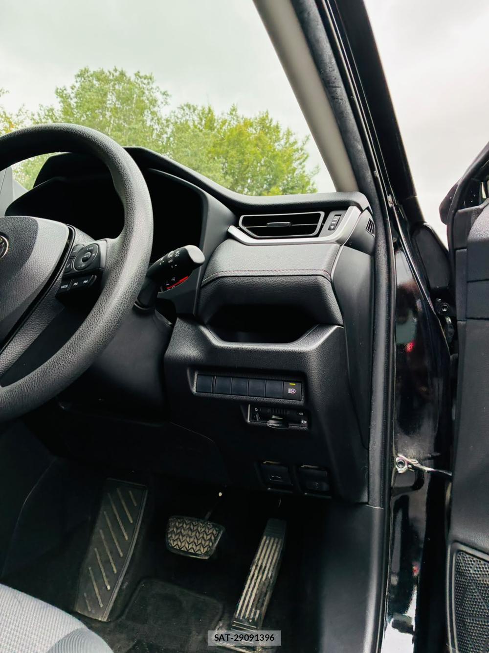 Toyota RAV4 2020-03 8589832-16