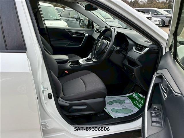 Toyota RAV4 2021-07 4329964-14