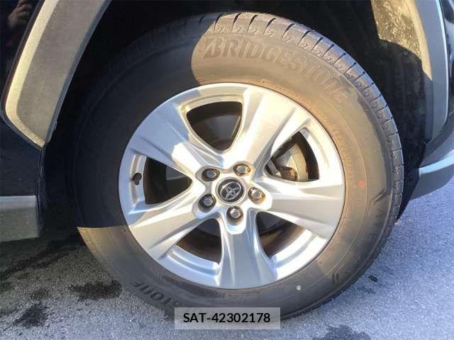 Toyota RAV4 2021-11 6911832-9
