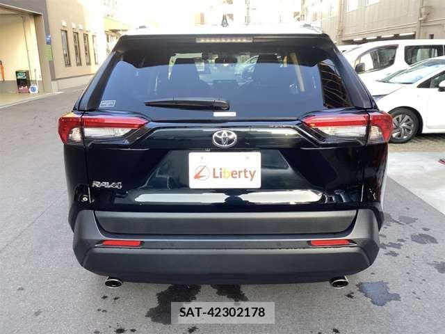 Toyota RAV4 2021-11 6911832-12