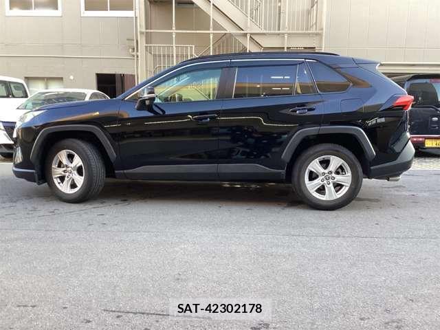 Toyota RAV4 2021-11 6911832-14