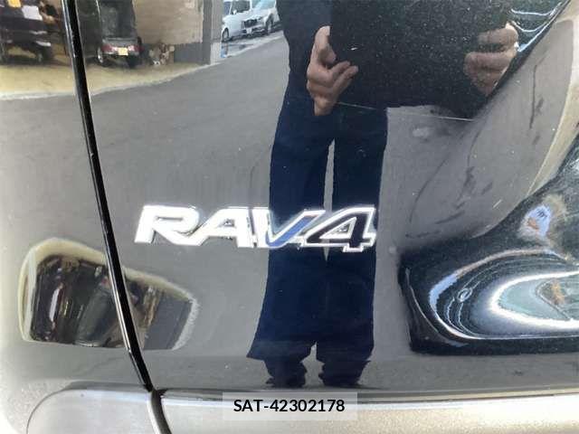 Toyota RAV4 2021-11 6911832-15