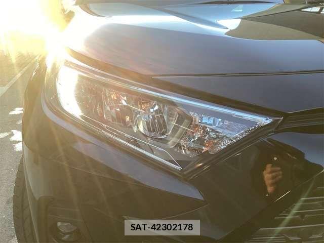 Toyota RAV4 2021-11 6911832-17