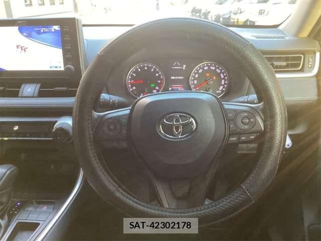 Toyota RAV4 2021-11 6911832-5