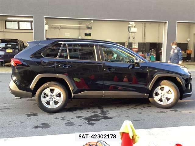 Toyota RAV4 2021-11 6911832-8