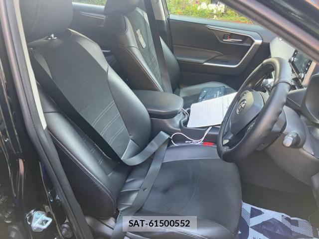 Toyota RAV4 2021-11 6911835-10