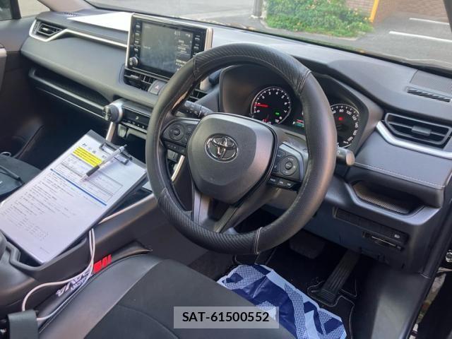 Toyota RAV4 2021-11 6911835-11