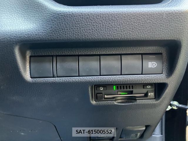 Toyota RAV4 2021-11 6911835-12