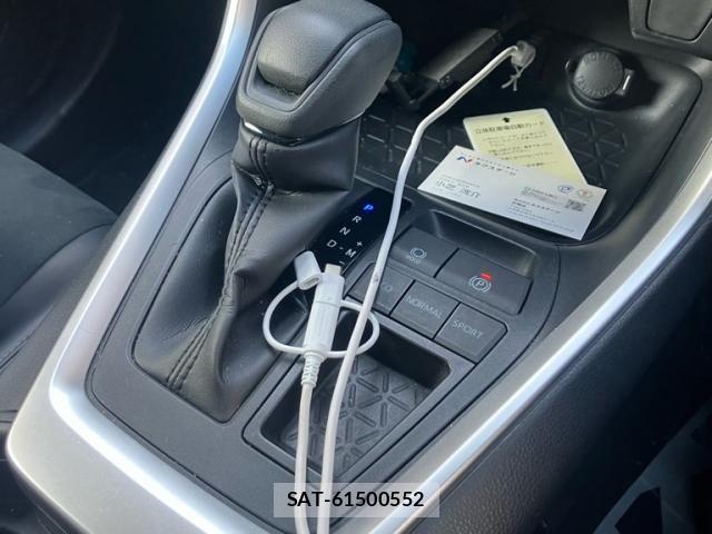 Toyota RAV4 2021-11 6911835-18