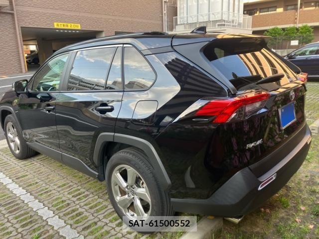 Toyota RAV4 2021-11 6911835-1