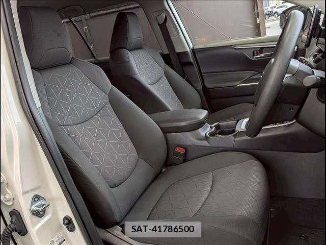 Toyota RAV4 2019-07 7359514-4