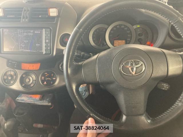 Toyota RAV4 2011-06 7457182-15