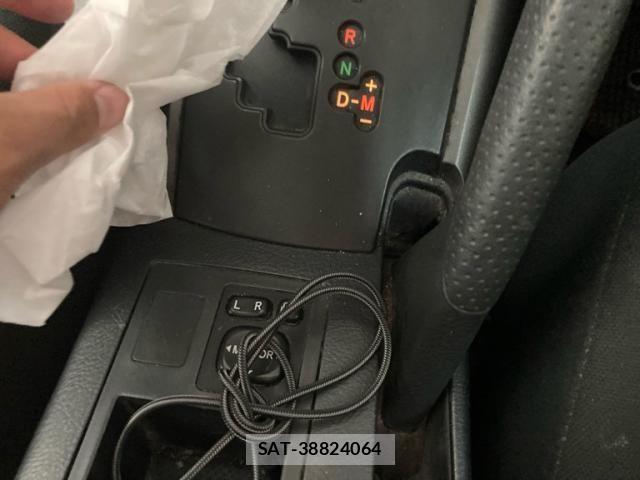 Toyota RAV4 2011-06 7457182-21