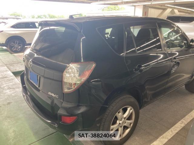 Toyota RAV4 2011-06 7457182-2