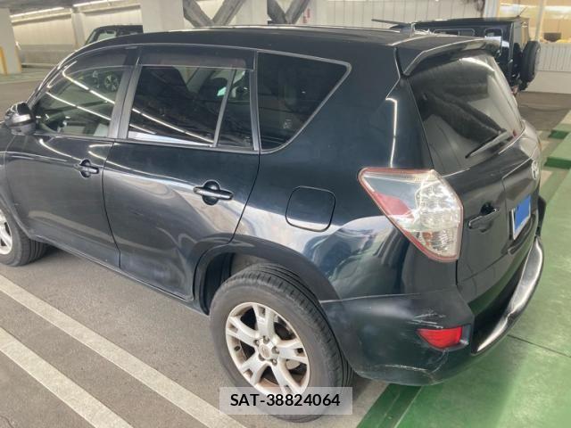 Toyota RAV4 2011-06 7457182-3