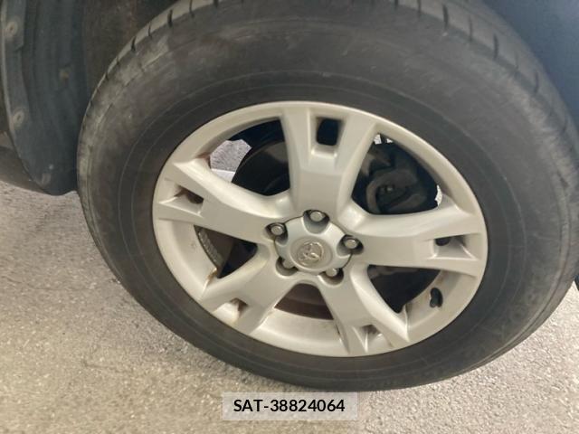 Toyota RAV4 2011-06 7457182-7