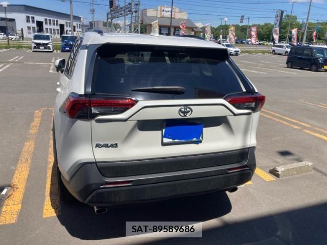 Toyota RAV4 2021-08 7502529-2