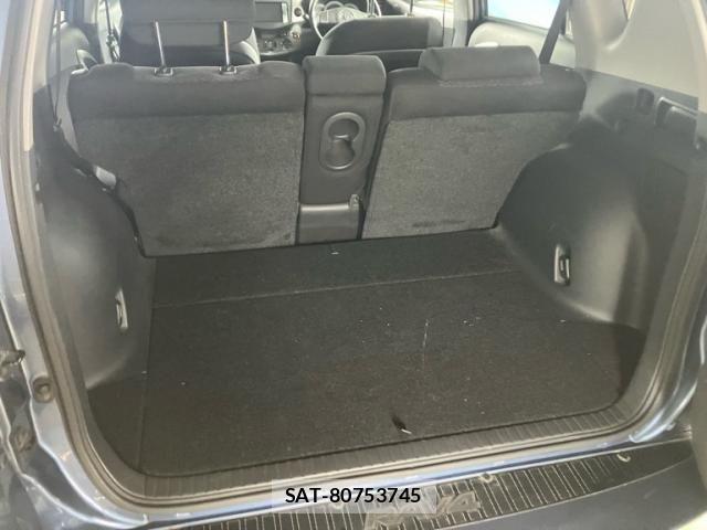 Toyota RAV4 2011-08 7788609-11
