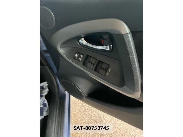 Toyota RAV4 2011-08 7788609-16