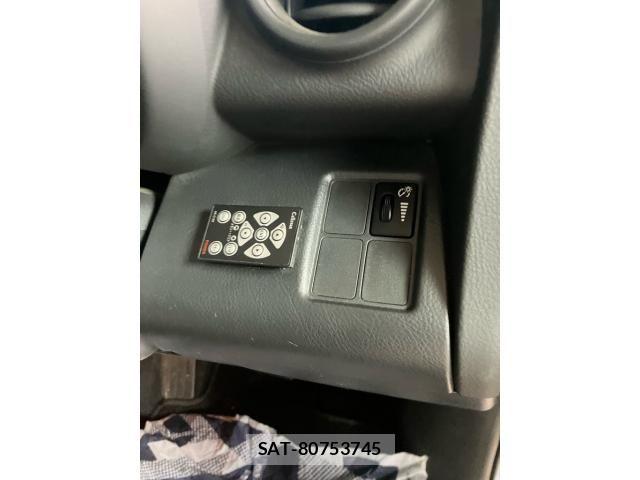 Toyota RAV4 2011-08 7788609-17