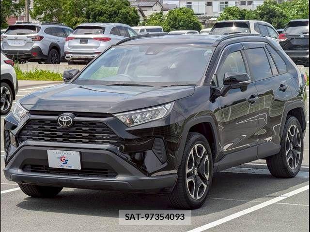 Toyota RAV4 2023-06 7963513-13