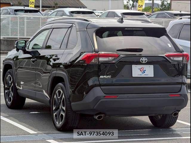 Toyota RAV4 2023-06 7963513-15