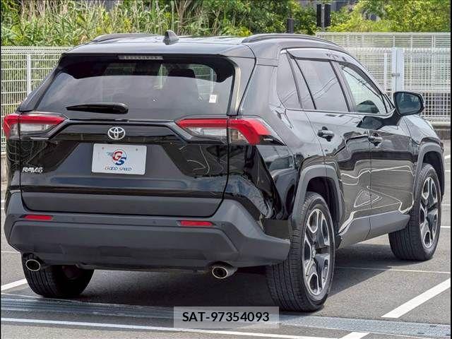 Toyota RAV4 2023-06 7963513-16