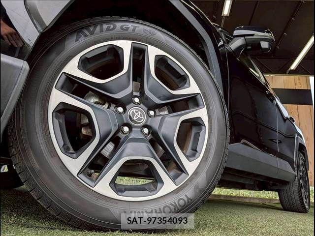 Toyota RAV4 2023-06 7963513-18