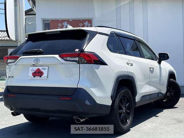 Toyota RAV4 2021-11 8209786-2