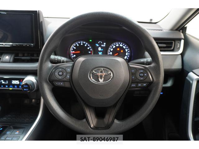 Toyota RAV4 2019-07 8337593-12