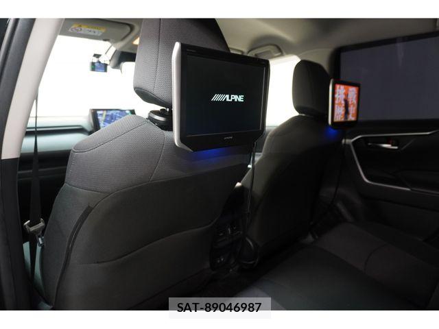 Toyota RAV4 2019-07 8337593-25