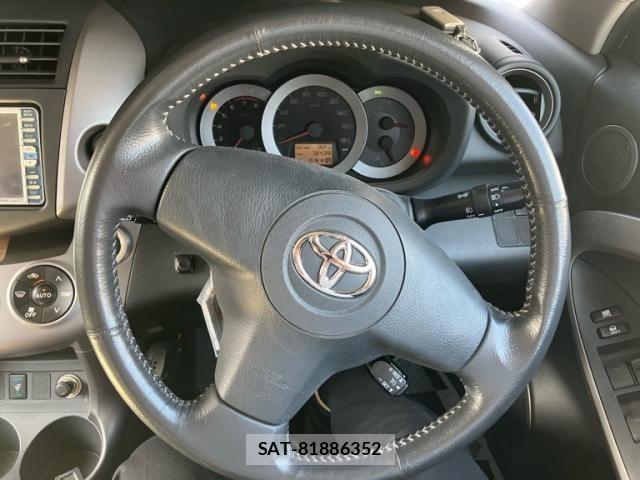 Toyota RAV4 2006-04 8372106-11