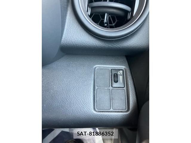 Toyota RAV4 2006-04 8372106-13