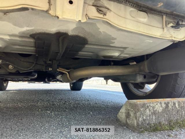 Toyota RAV4 2006-04 8372106-19
