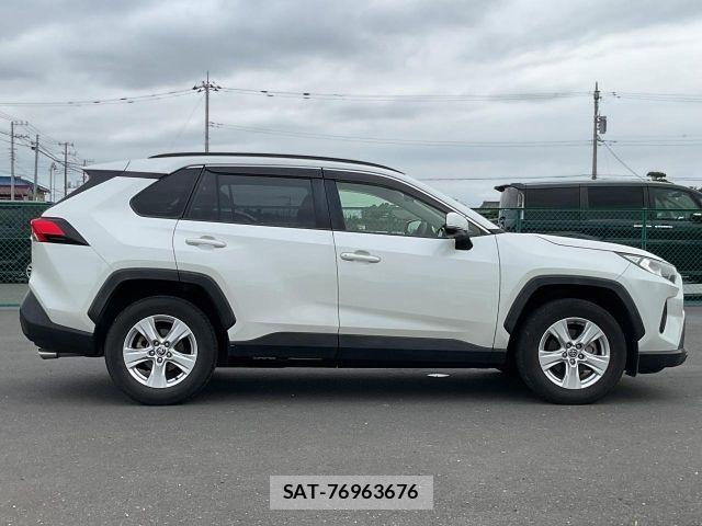 Toyota RAV4 2020-07 8686415-16