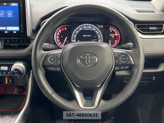 Toyota RAV4 2021-04 731549-11