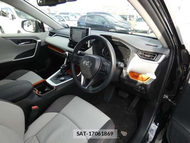 Toyota RAV4 2021-01 735807-11