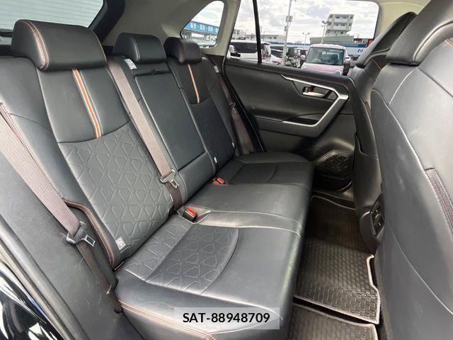 Toyota RAV4 2019-05 3384903-9