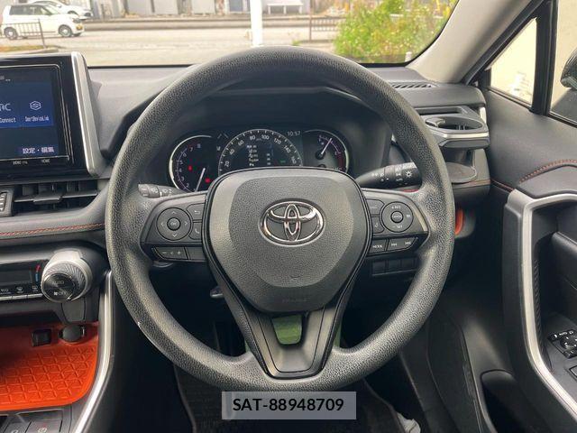 Toyota RAV4 2019-05 3384903-11