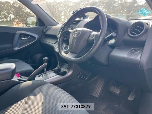 Toyota RAV4 2015-04 4640671-9